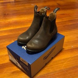 Blundstone brown heeled boot